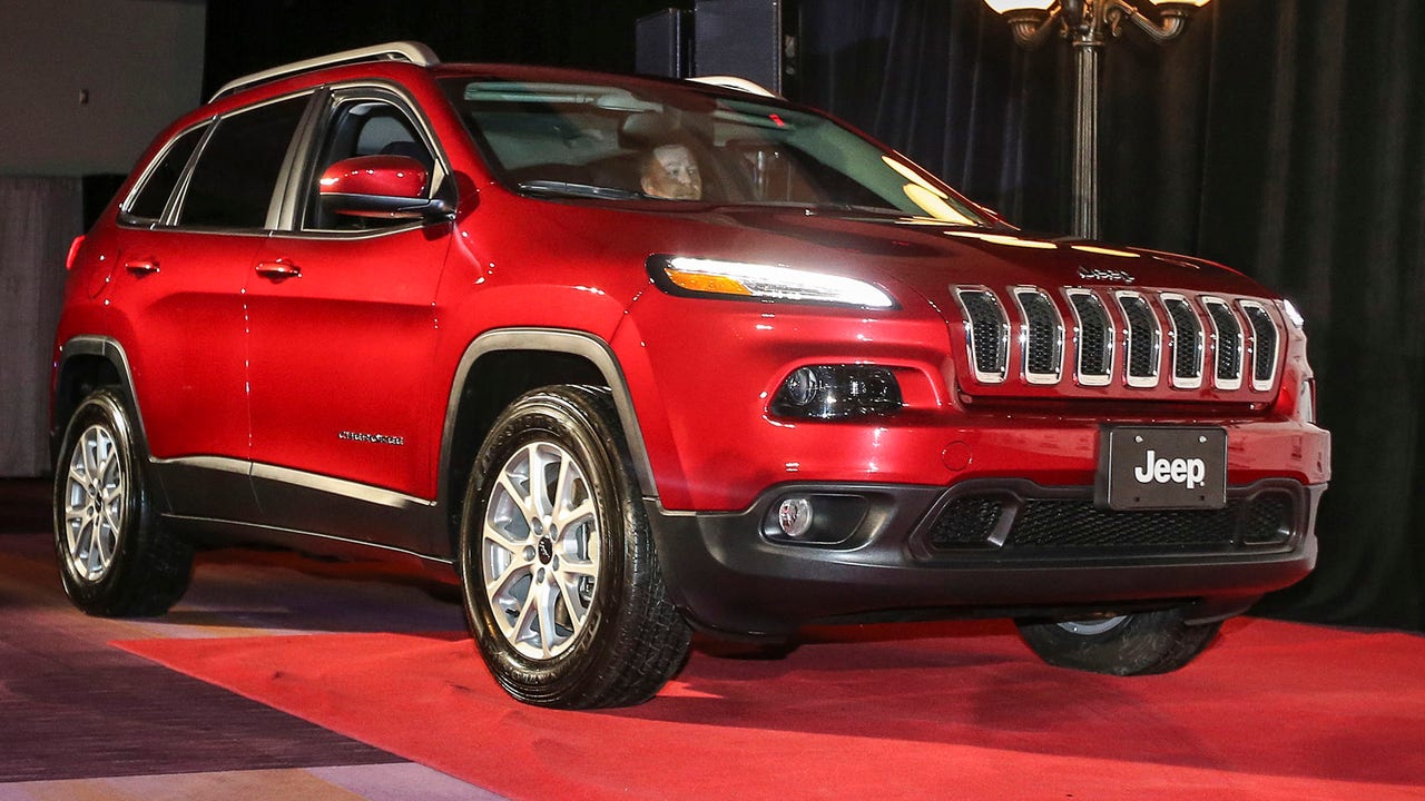 Fiat Chrysler recalls 1.4M vehicles after Internet hackers take control of Jeep